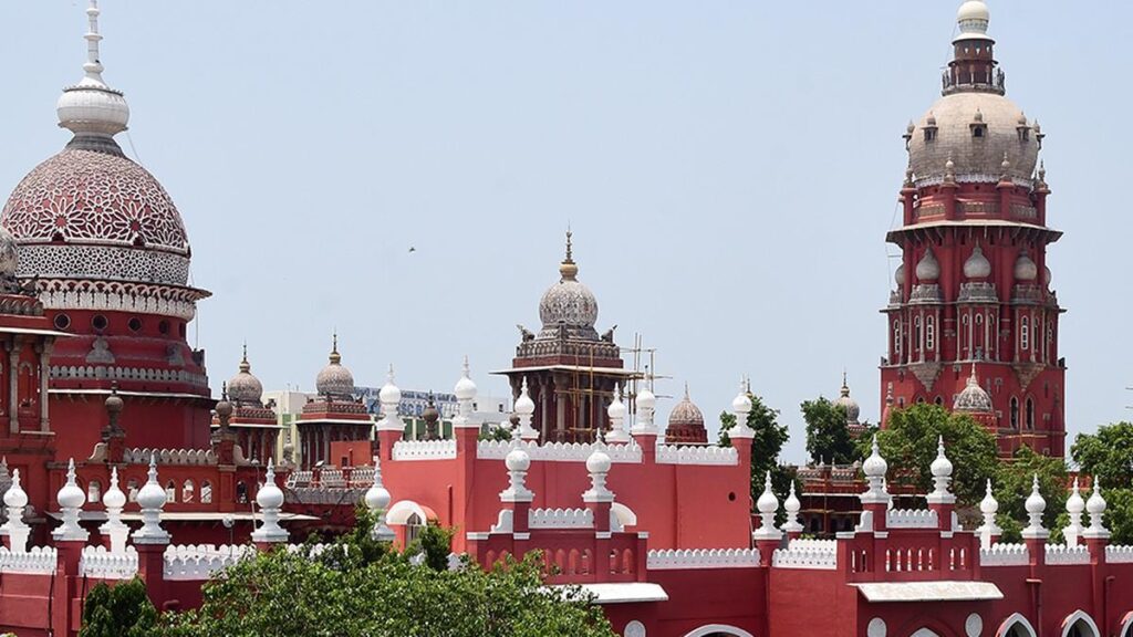 फ्लैटों की पुनर्विक्रय पर 'हस्तांतरण शुल्क' की वसूली: मद्रास उच्च न्यायालय ने एकल न्यायाधीश के आदेश पर रोक लगा दी