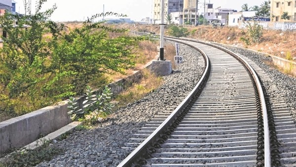 Mumbai: Police Constable Dies After Falling Off From Crowded Local Train Between Bhandup And Nahur,...