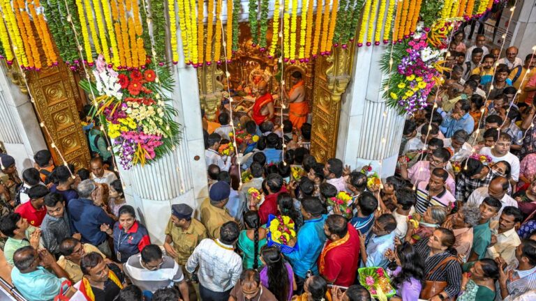 सिद्धिविनायक मंदिर के प्रसाद पैकेट पर चूहे का वीडियो सामने आया, जांच शुरू