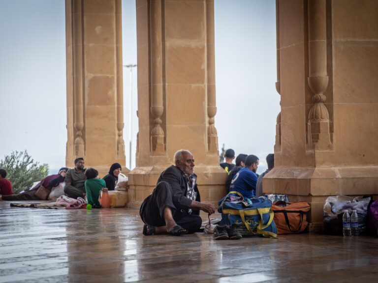 लेबनान पर इज़राइल के युद्ध से अभूतपूर्व विस्थापन संकट उत्पन्न हो गया | इजराइल ने लेबनान पर हमला किया समाचार