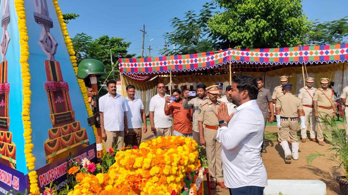 आंध्र प्रदेश के जन प्रतिनिधियों, अधिकारियों ने शहीद पुलिस कर्मियों के बलिदान को याद किया