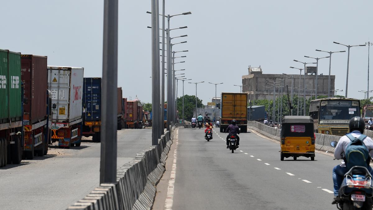 एन्नोर एक्सप्रेसवे और टीपीपी रोड पर ब्लैक स्पॉट को सुधारने के लिए विस्तृत परियोजना रिपोर्ट चल रही है