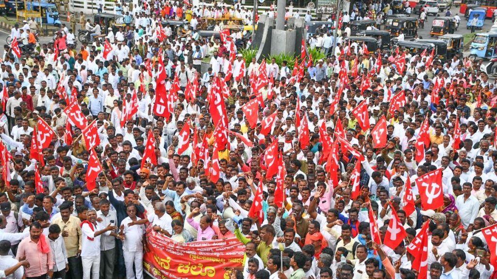 ग्राम पंचायत कर्मचारियों ने कर्नाटक सरकार को विधान सौध की घेराबंदी करने की चेतावनी दी