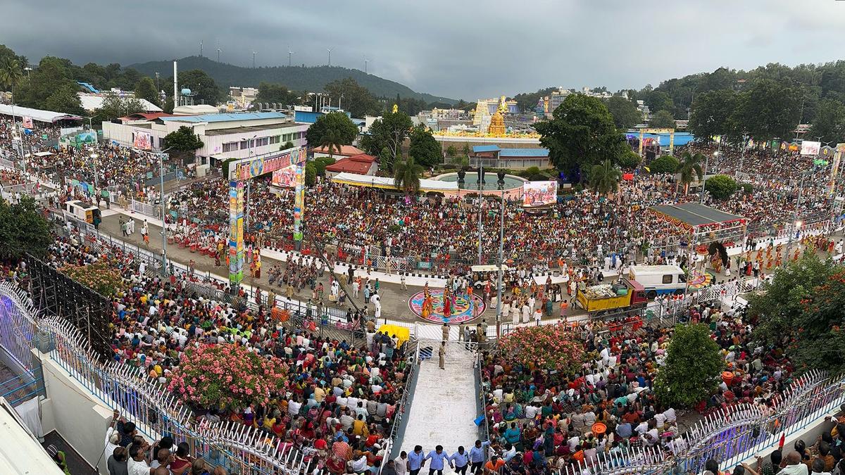 नायडू ने त्योहारों की पवित्रता की रक्षा करने की आवश्यकता पर बल दिया