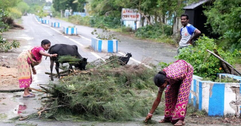 पश्चिम बंगाल में चक्रवात दाना के कारण एक व्यक्ति की मौत हो गई