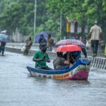 बाढ़ग्रस्त इलाकों से लोगों को ग्रेटर चेन्नई कॉर्पोरेशन के राहत केंद्रों में स्थानांतरित कर दिया गया है