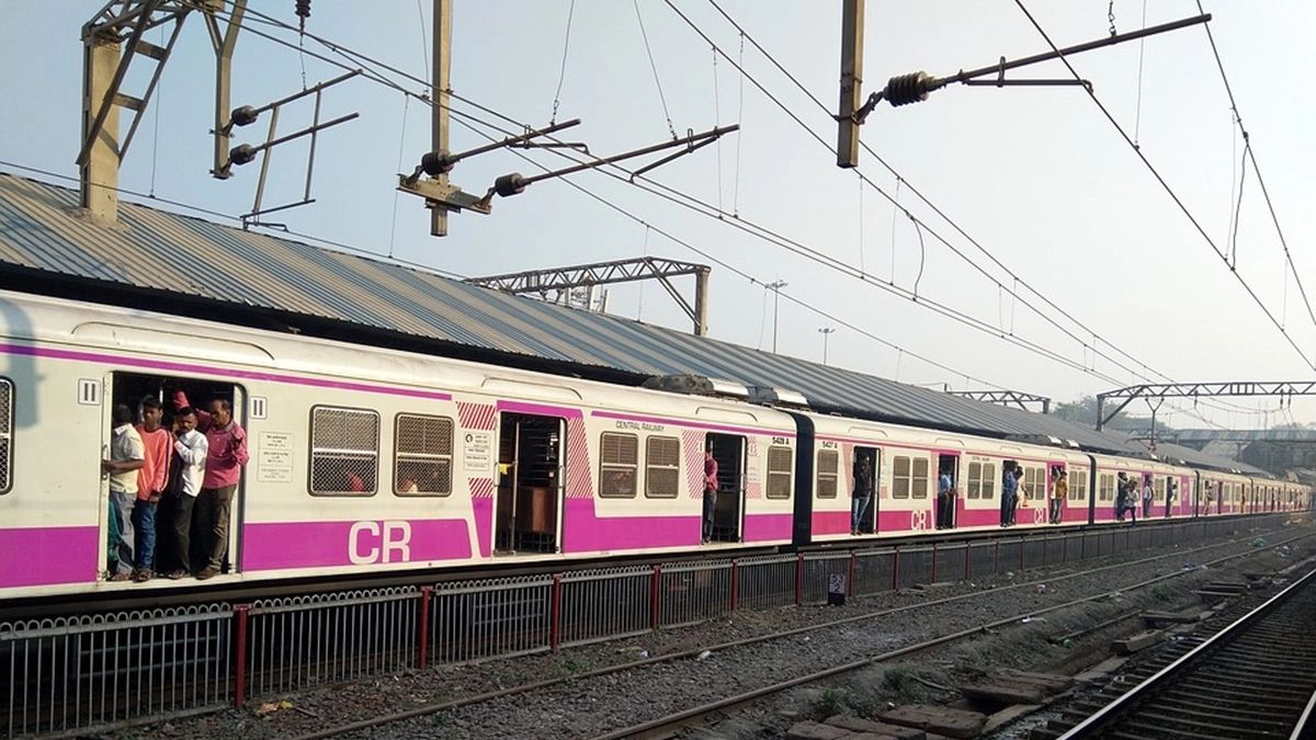 Mumbai: Central Railway Services Disrupted On UP Fast Line Near Kurla Due To Power Supply Issue