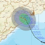 भीषण चक्रवात दाना ओडिशा तट पर पहुंचा