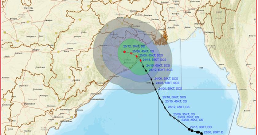 भीषण चक्रवात दाना ओडिशा तट पर पहुंचा
