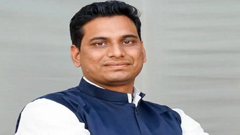 Chhattisgarh: Rahul Gandhi’s Team Meets Congress MLA Devendra Yadav; 19 Naxalites Arrested