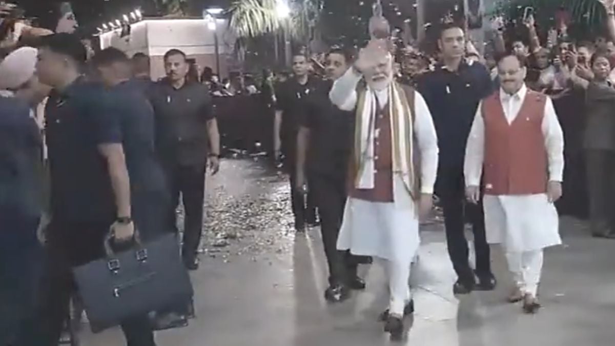 हरियाणा चुनाव में ऐतिहासिक जीत का जश्न मनाने के लिए पीएम नरेंद्र मोदी बीजेपी मुख्यालय पहुंचे