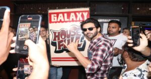 Kartik Aaryan Aka Rooh Baba Surprises Fans At Mumbai's Gaiety Galaxy As Bhool Bhulaiyaa 3 Goes Housefull