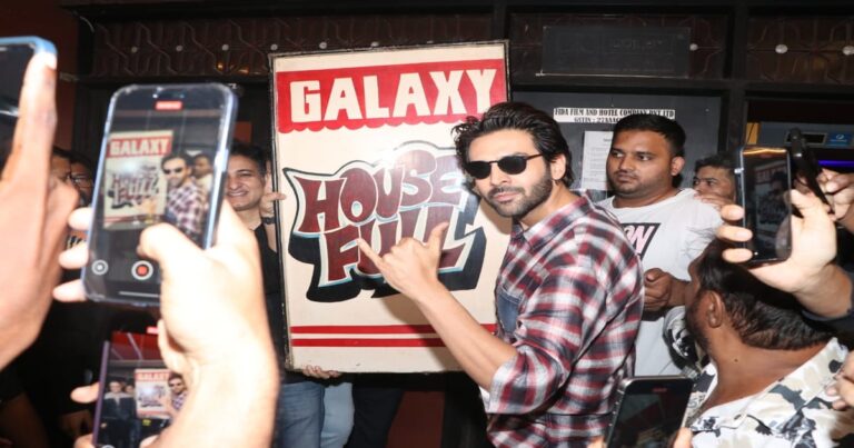 Kartik Aaryan Aka Rooh Baba Surprises Fans At Mumbai’s Gaiety Galaxy As Bhool Bhulaiyaa 3 Goes Housefull