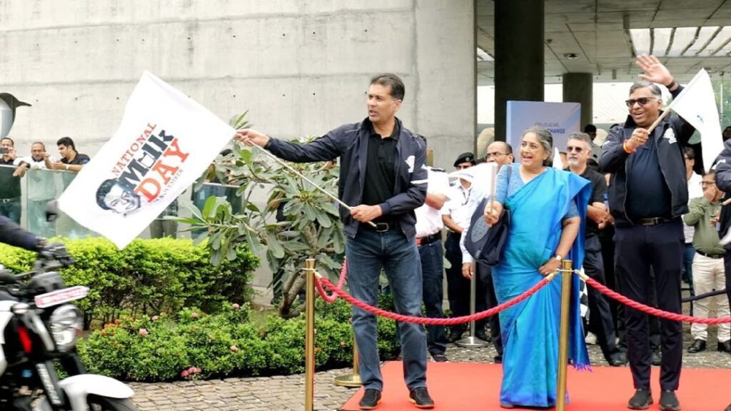 PUNE VIDEO: Rajiv Bajaj, Jayen Mehta & Nirmala Kurien Flag Off