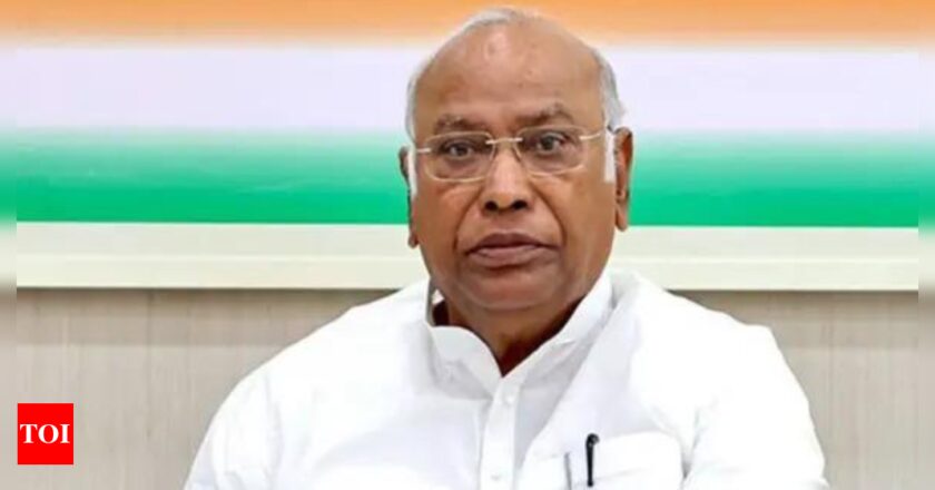 ‘Yogi ji’s or Modi ji’s?’: Mallikarjun Kharge asks BJP to decide between ‘batenge, katenge’ and ‘ek hai toh safe hai’ slogans | India News