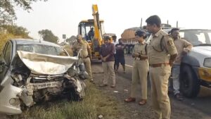 कलबुर्गी के पास सड़क दुर्घटना में हैदराबाद के एक ही परिवार के तीन तीर्थयात्रियों और ड्राइवर की मौत हो गई