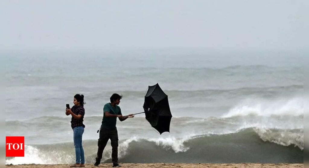 चक्रवात फेंगल: आंध्र प्रदेश के दक्षिणी हिस्सों में भारी बारिश की भविष्यवाणी | भारत समाचार