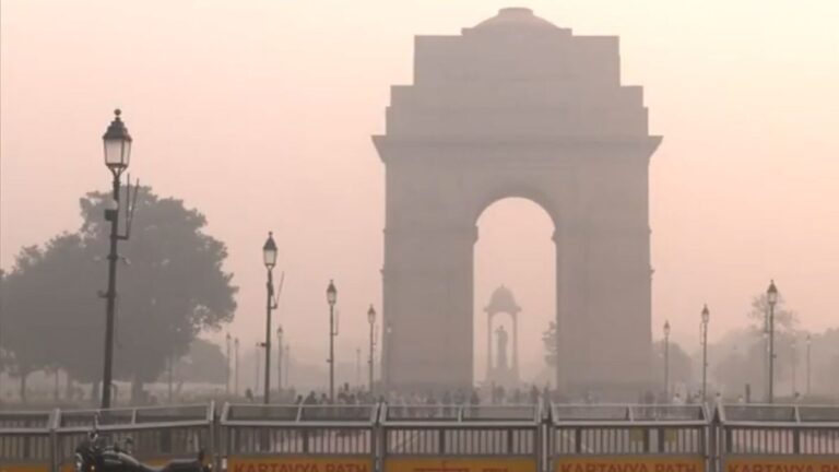 दिल्ली का AQI ‘बहुत खराब’ स्थिति में बना हुआ है; सीएक्यूएम ने सख्त नियम लागू किए