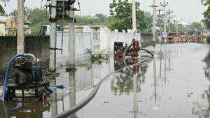 लगातार बारिश से थूथुकुडी के कई इलाकों में जलभराव हो गया है