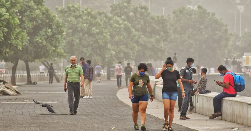 शहर में सर्दी का कोई संकेत नहीं; AQI ‘खराब’ बना हुआ है