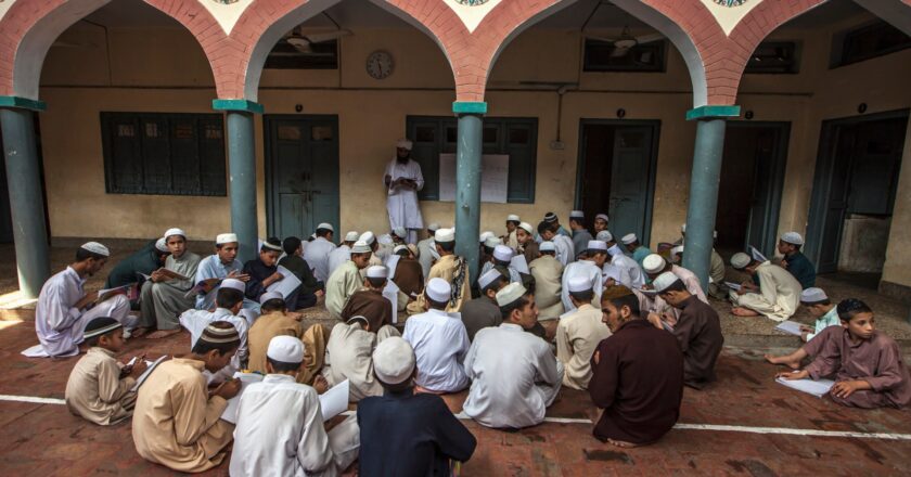 धार्मिक मदरसों पर एक विधेयक पाकिस्तान का नवीनतम मुद्दा क्यों है | धर्म समाचार