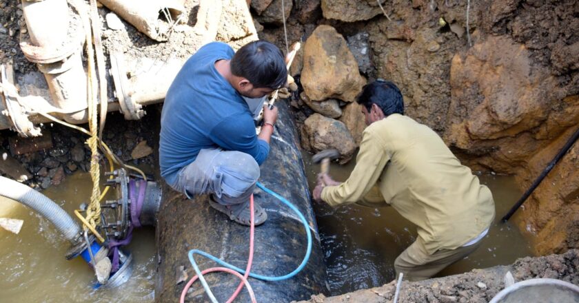 बांद्रा पश्चिम में 600 मिमी पाइपलाइन रिसाव के कारण जल व्यवधान; बीएमसी ने तत्काल मरम्मत शुरू की