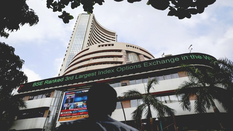 Markets Close 2024 On A Flat, Lukewarm Note; Sensex & Nifty In Red