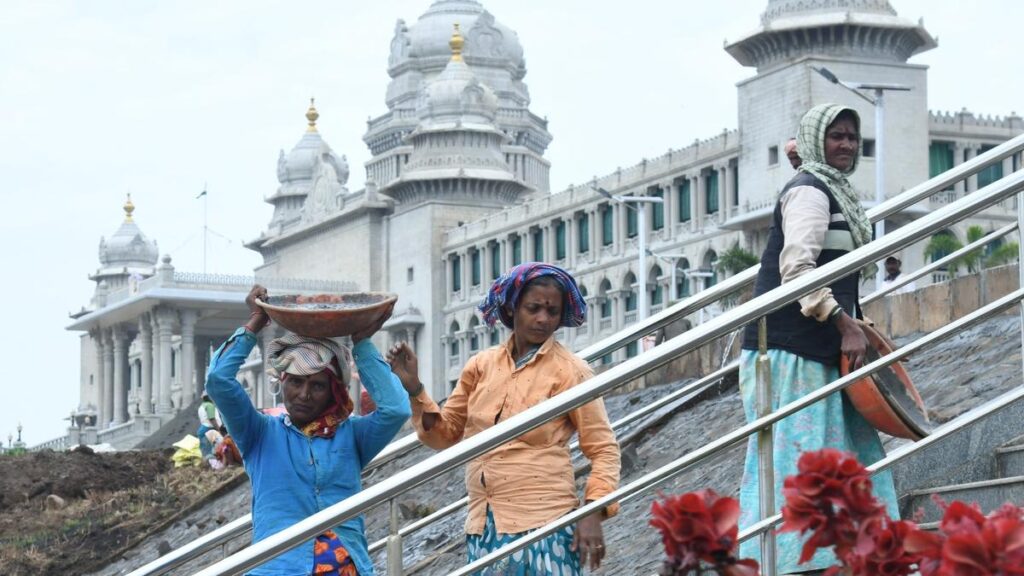 मनरेगा श्रमिकों ने सुवर्णा सौधा मैदान पर विज्ञान पार्क बनाया