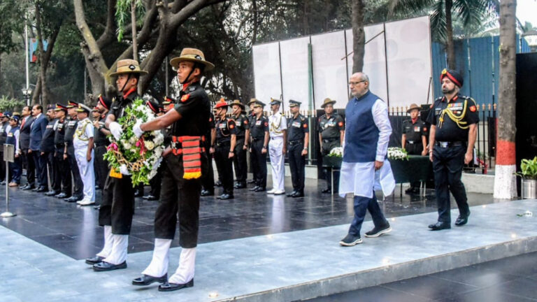 महाराष्ट्र के राज्यपाल सीपी राधाकृष्णन ने 1971 के भारत-पाक युद्ध की जीत का सम्मान करते हुए ‘विजय दिवस’ अल्ट्रा मैराथन को हरी झंडी दिखाई; वीडियो सतह पर