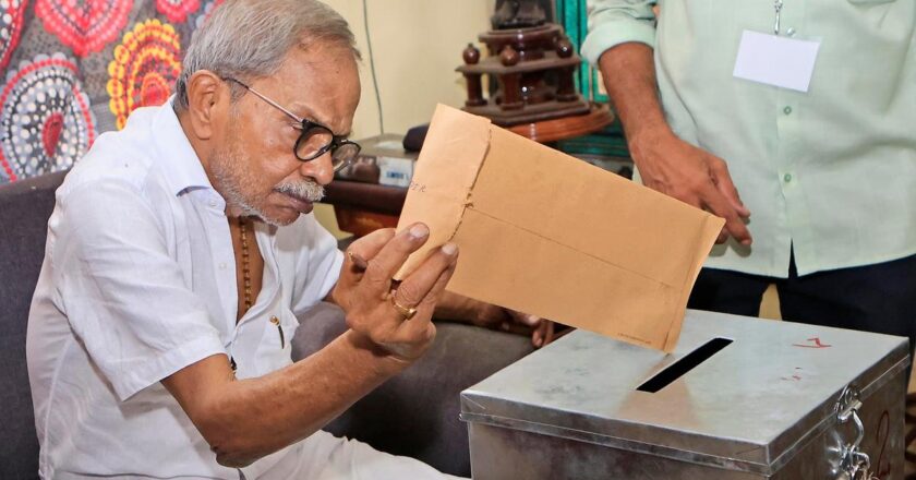 राष्ट्रपति मुर्मू, पीएम मोदी ने एमटी वासुदेवन नायर के निधन पर शोक जताया