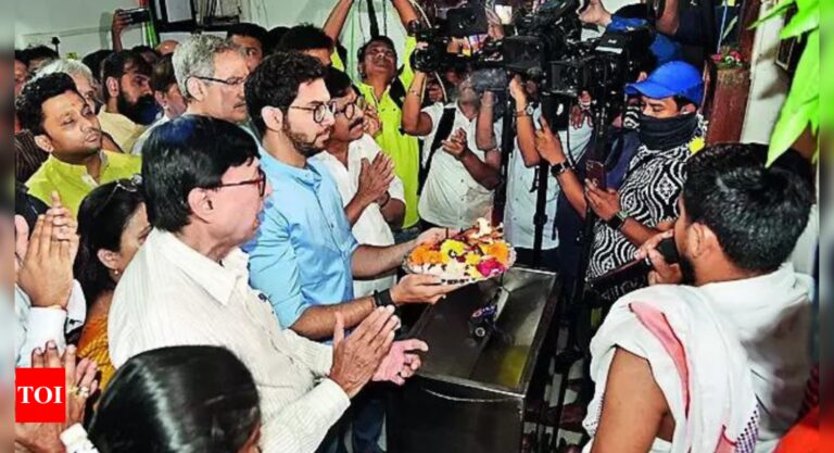 रेलवे ने अनधिकृत मंदिरों को ढहाना रोका; क्रेडिट युद्ध में बीजेपी, यूबीटी | भारत समाचार