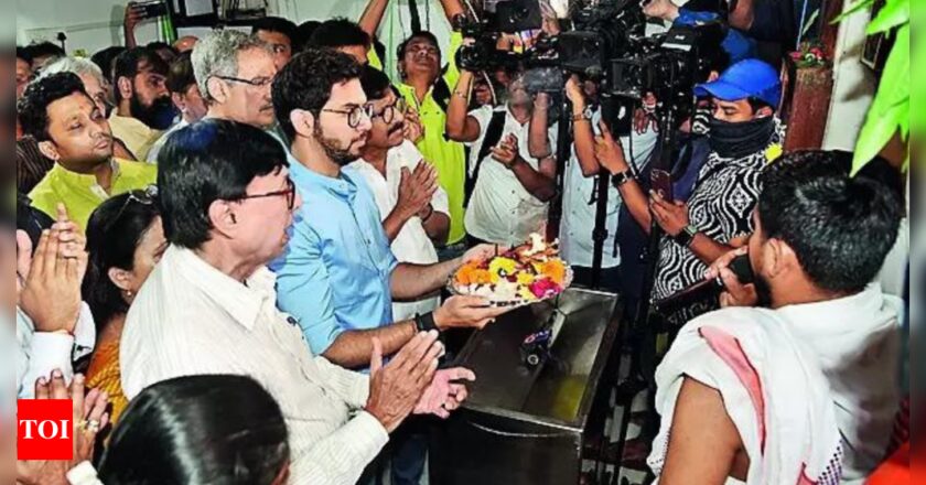 रेलवे ने अनधिकृत मंदिरों को ढहाना रोका; क्रेडिट युद्ध में बीजेपी, यूबीटी | भारत समाचार