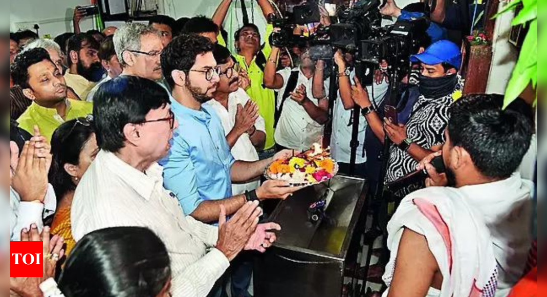 रेलवे ने अनधिकृत मंदिरों को ढहाना रोका; क्रेडिट युद्ध में बीजेपी, यूबीटी | भारत समाचार