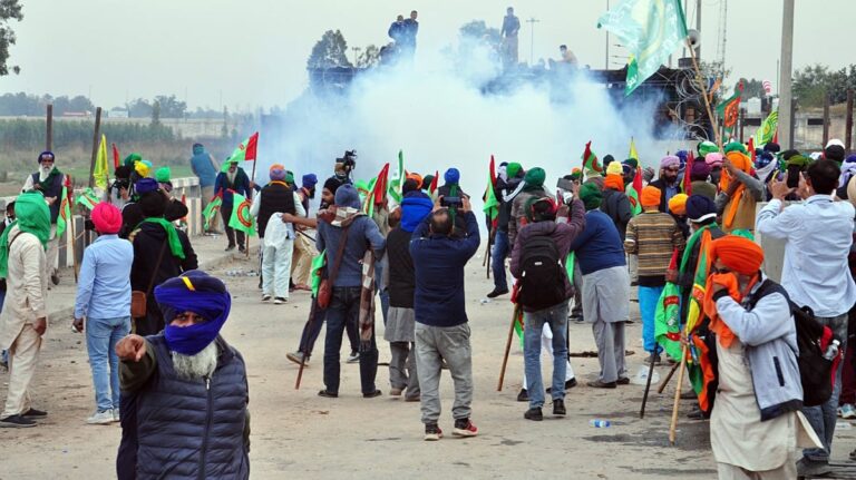 शंभू बॉर्डर पर आंसू गैस की गोलाबारी में कई लोगों के घायल होने के बाद किसानों ने ‘दिल्ली चलो’ मार्च रोका