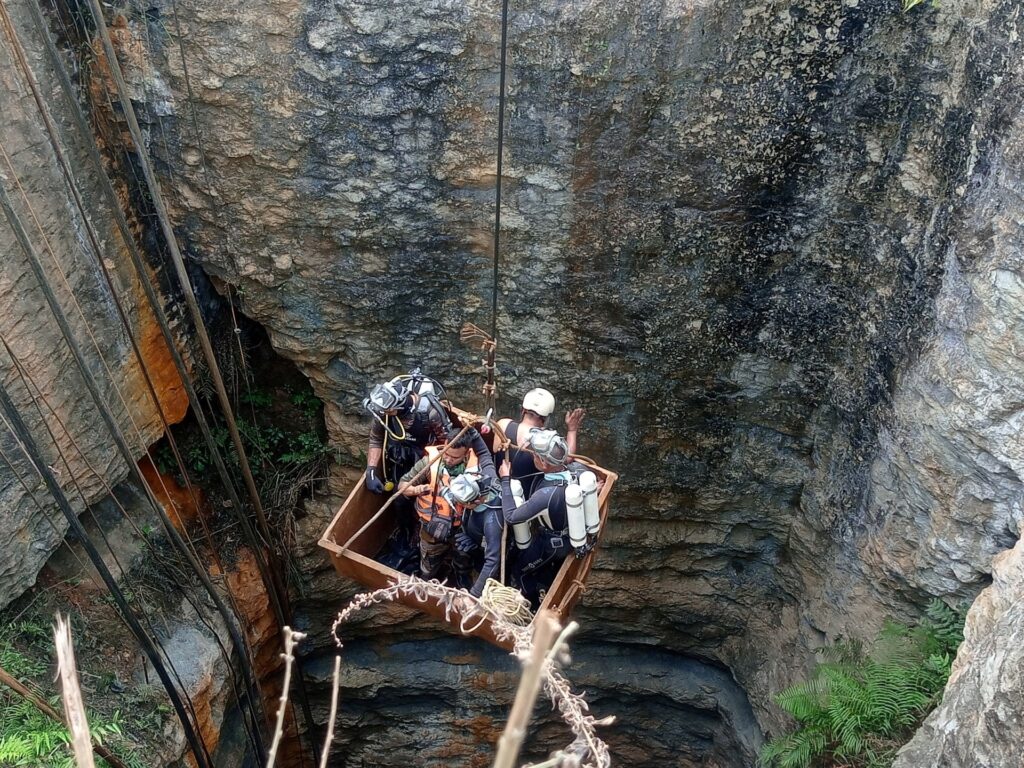 पूर्वोत्तर भारत में खदान दुर्घटना में तीन लोगों के मरने की आशंका | समाचार