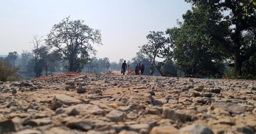 छत्तीसगढ़ में नक्सलियों द्वारा लगाए गए आईईडी विस्फोट में सीआरपीएफ के दो कमांडो घायल हो गए