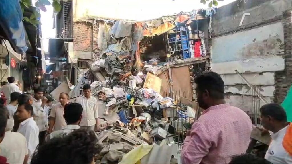 Navi Mumbai Building Collapse VIDEO: Portion Of Old Building Collapses In Turbhe