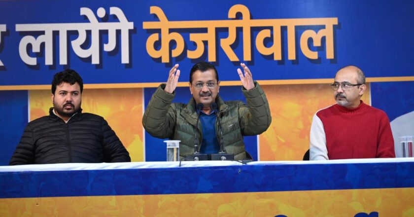 दिल्ली विधानसभा चुनाव 2025: केजरीवाल ने कहा कि दिल्ली चुनाव दो विचारधाराओं की लड़ाई है, उन्होंने भाजपा पर ‘कॉर्पोरेटों को मुफ्त सुविधाएं’ देने का आरोप लगाया।