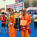 Tata Mumbai Marathon 2025: Duo Sports Ascetic Outfits To Encourage Youth To Visit Mahakumbh; See...