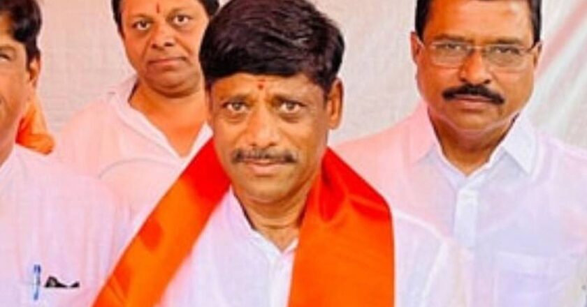 Congress MLA Ravindra Dhangekar’s Saffron Scarf Sparks Speculation, Uday Samant Invites Him To Shiv Sena