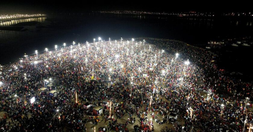 Devotees rush to Sangam for Maha Kumbh’s final ‘snan’ on Mahashivratri