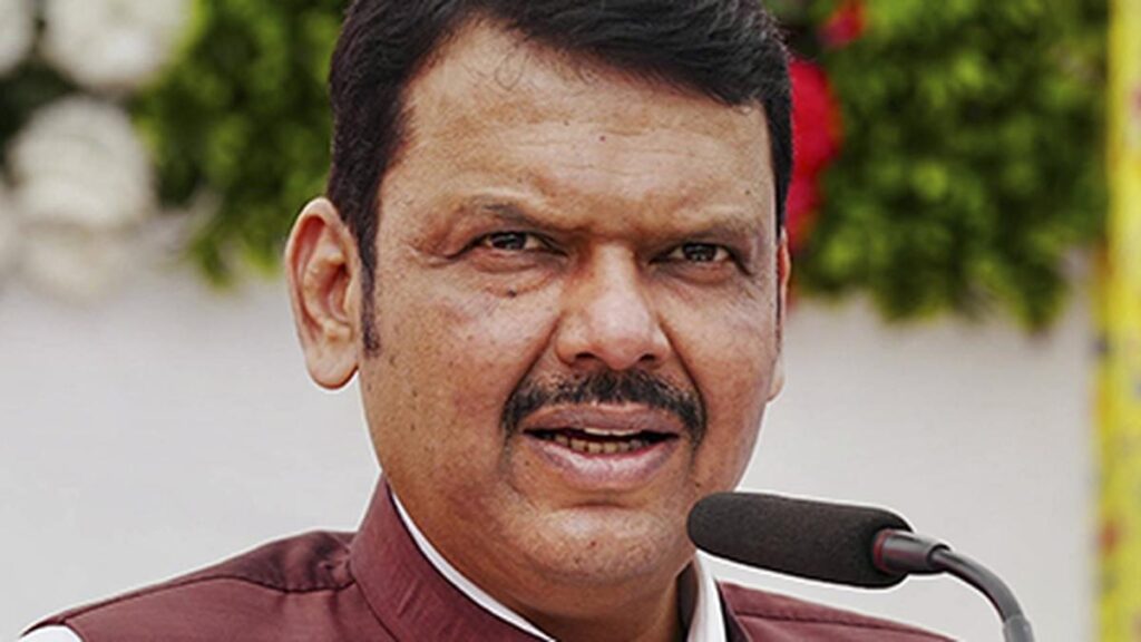 Fadnavis Sarpanch हत्या के मामले में सख्त कार्रवाई का वादा करता है