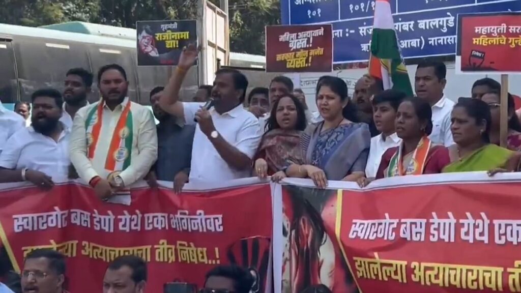 Pune Bus Rape Case: NCP (SP) Leaders, Workers Protest At Swargate Bus Depot, Demands Action (VIDEO)