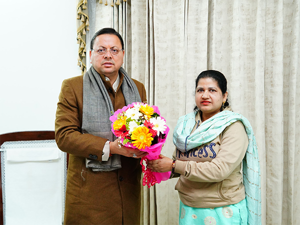 ट्रिपल तालक क्रूसेडर शायरा बानो सीएम धामी से मिलते हैं, राज्य में यूसीसी को लागू करने के लिए आभार व्यक्त करते हैं