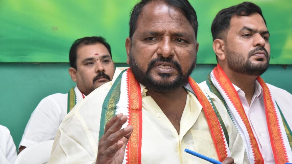 पूर्व मंत्री सैक सिलजनाथ YSRCP से जुड़ते हैं