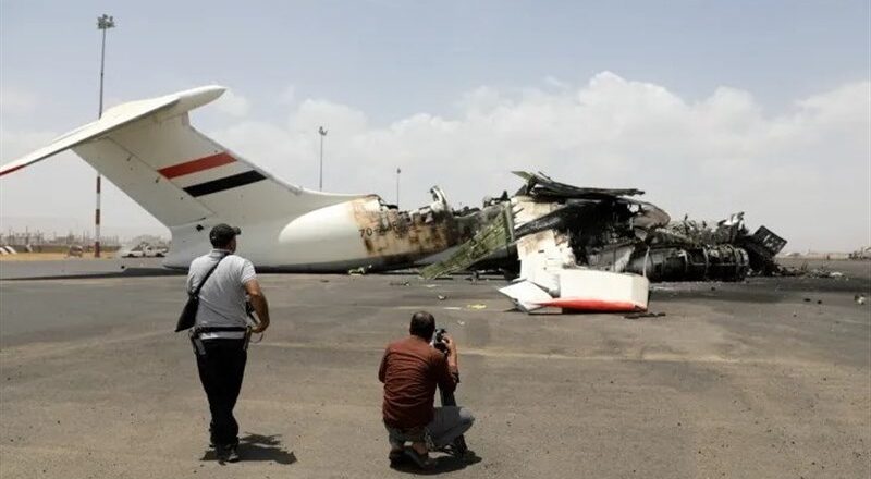 इज़रायल ने यमन के सना एयरपोर्ट पर किया हमला, हौथी बोले:  ग़ाज़ा के समर्थन से पीछे नहीं हटेंगे