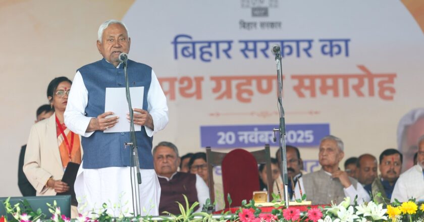 बिहार: गांधी मैदान में Nitish Kumar ने दसवीं बार मुख्यमंत्री पद की शपथ ली