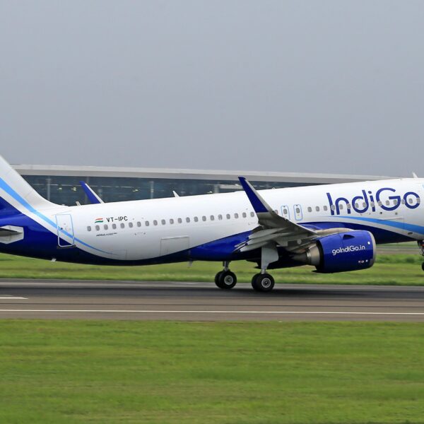 Indigo Flights में देरी और रद्दीकरण पर राजनीतिक और उद्योग दबाव बढ़ा, केंद्र से हस्तक्षेप की मांग