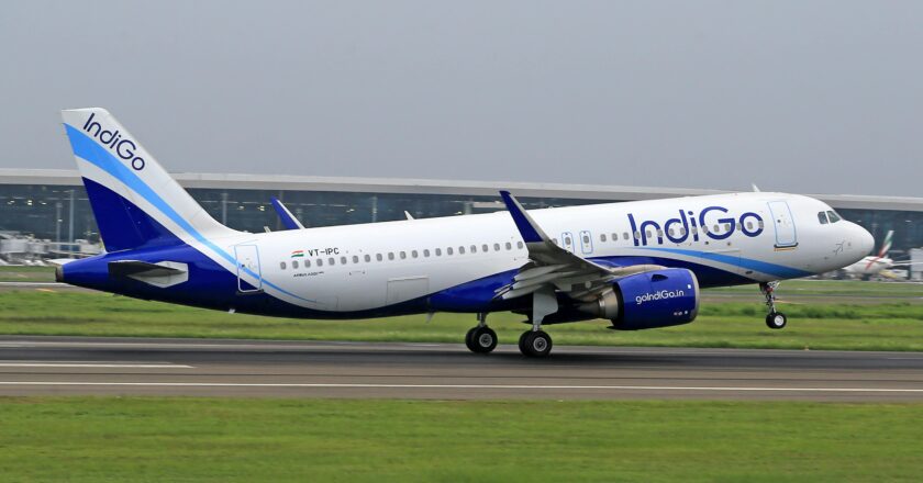 Indigo Flights में देरी और रद्दीकरण पर राजनीतिक और उद्योग दबाव बढ़ा, केंद्र से हस्तक्षेप की मांग