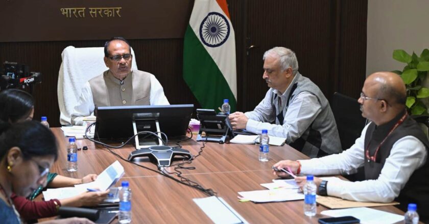 कृषि योजना कार्यान्वयन पर बैठक की अध्यक्षता शिवराज सिंह चौहान ने की